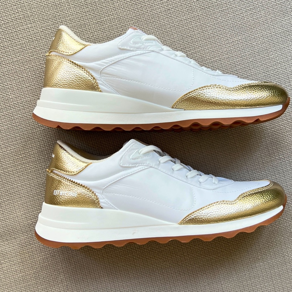 💫 White and gold sneakers